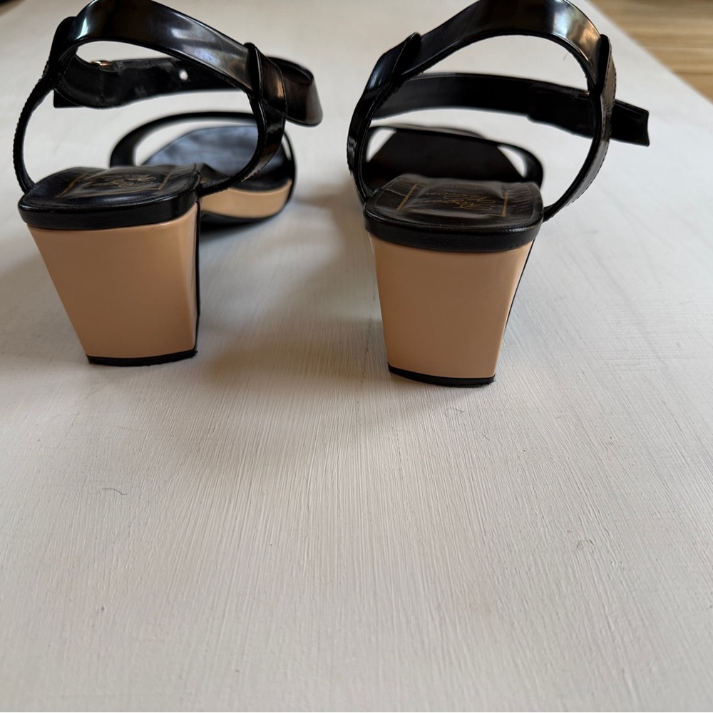 ROGER VIVIER PARIS Sandals Heels Camel & Black Leather Sz 40 Buckle Scrappy - Picture 3 of 8